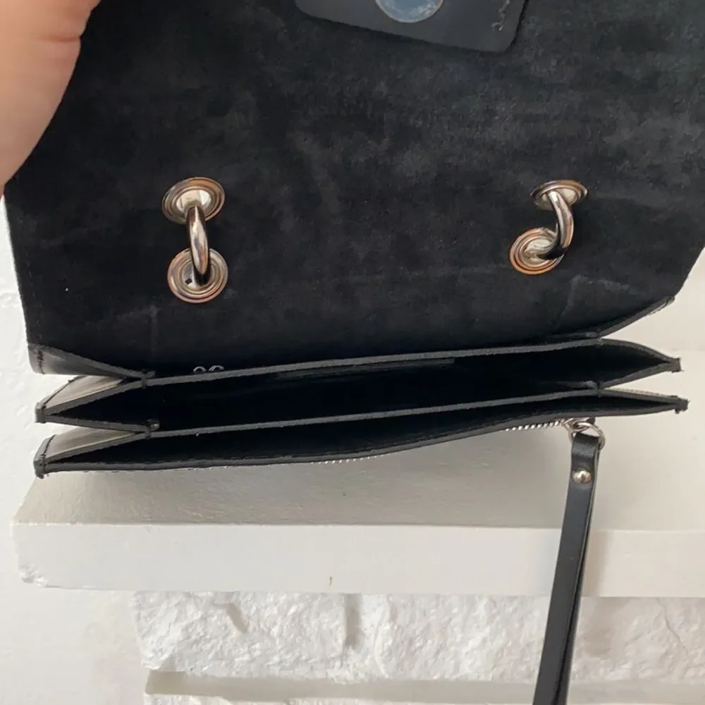 Laura DiMaggio black leather 90s Y2K patent hand bag